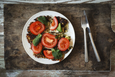 Parsnip fritters with tomato slices and sage leaves - EVGF03181