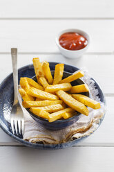 Schüssel mit Pommes frites und Schüssel mit Ketchup - EVGF03193