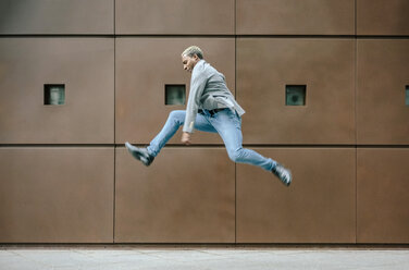 Businessman jumping for joy - DAPF00668