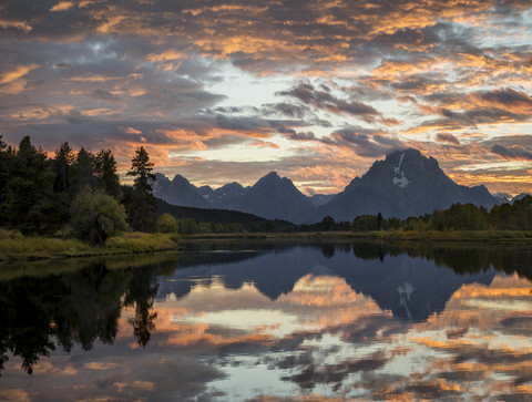 USA, Wyoming, Grand Teton National Park, Sonnenuntergang am Oxbow Bend, lizenzfreies Stockfoto