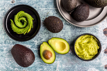 Bowl of guacamole and avocado - SARF03284