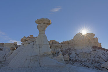 USA, New Mexico, San Juan Basin, Valley of Dreams, Badlands, Ah-shi-sle-pah Wash, sandstone rock formation, hoodoos - FOF09180