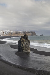 Iceland, Vik, black beach and eastward view towards Reynisdrangar - MELF00177