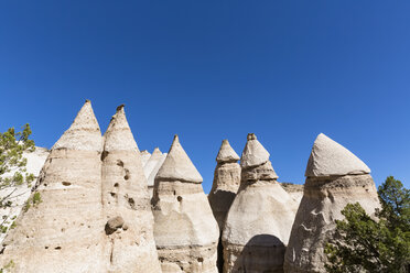 USA, New Mexico, Pajarito Plateau, Sandoval County, Kasha-Katuwe Tent Rocks National Monument, Wüstental mit bizarren Felsformationen - FOF09184