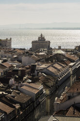 Portugal, Lissabon, Stadtbild vom Elevador de Santa Justa aus gesehen - THAF01930