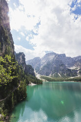 Italien, Südtirol, Dolomiten, Pragser Wildsee - GWF05173