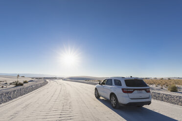 USA, New Mexico, Chihuahua Desert, White Sands National Monument, SUV on piste - FOF09210