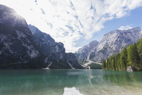 Italien, Südtirol, Dolomiten, Pragser Wildsee, Naturpark Fanes-Sennes-Prags - GWF05180