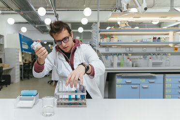 Laboratory technician taking samples in lab - ZEDF00557