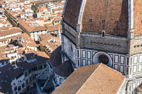 Italien, Toskana, Florenz, Teilansicht der Basilica di Santa Maria del Fiore - LOMF00538