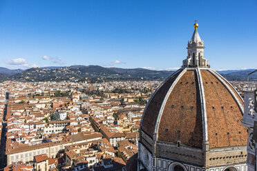 Italien, Toskana, Florenz, Kuppel der Basilica di Santa Maria del Fiore und Stadtbild - LOMF00539