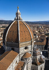 Italien, Toskana, Florenz, Kuppel der Basilica di Santa Maria del Fiore und Stadtbild - LOMF00541