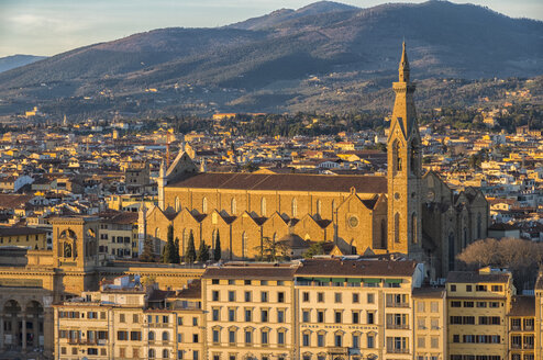 Italien, Florenz, Basilika di Santa Croce bei Sonnenuntergang - LOMF00555