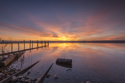 Deutsch, Bayern, Sonnenuntergang am Ammersee - MBOF00039