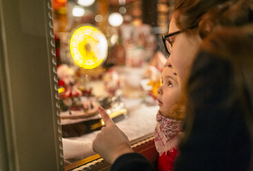 Two girls looking at a Christmas shop window - MGOF03215