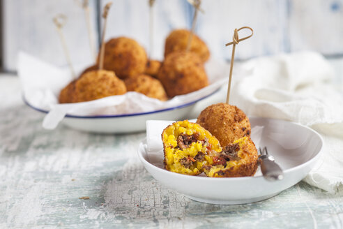 Arancini gefüllt mit Tomate, Hackfleisch und Mozzarella - SBDF03184