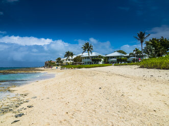 Caribbean, Cayman Islands, George Town, Luxury villas at Seven Mile Beach - AMF05370
