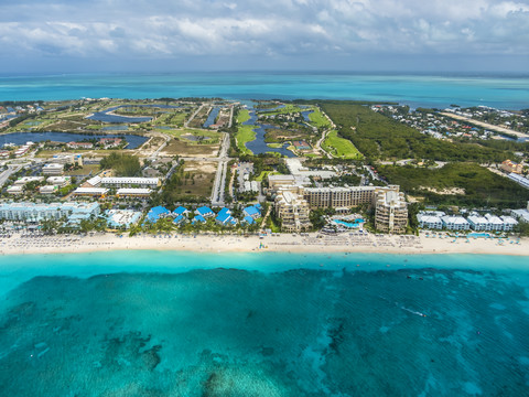 Caribbean, Cayman Islands, George Town, Luxury resorts and Seven Mile Beach stock photo