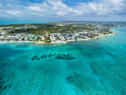 Caribbean, Cayman Islands, George Town, Luxury resorts and Seven Mile Beach - AMF05374