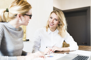 Two businesswomen working together on project - FMOF00184