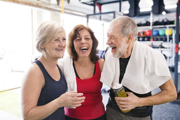 Group of happy seniors in gym taking a break - HAPF01462