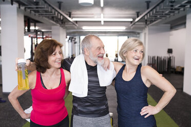 Group of fit seniors in gym taking a break - HAPF01463