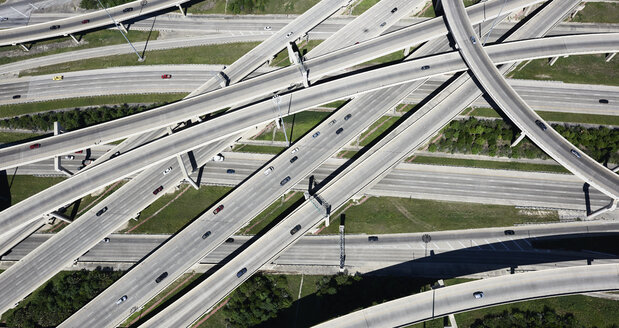 USA, Texas, San Antonio, Luftaufnahme eines Autobahnkreuzes - BCDF00271