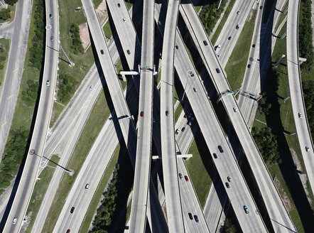 USA, Texas, San Antonio, Luftaufnahme eines Autobahnkreuzes - BCDF00272