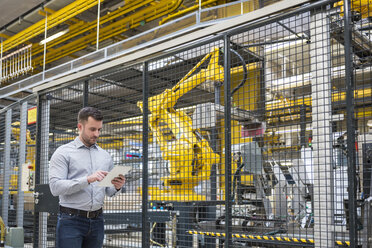 Man using tablet in factory shop floor - DIGF01864