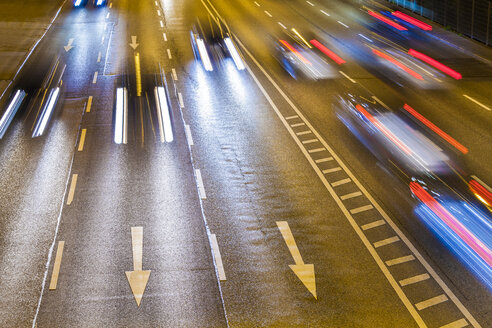 Verkehr auf der Bundesstraße bei Nacht - WDF04004