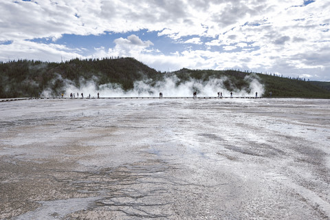 USA, Wyoming, Yellowstone National Park, Grand Prismatic Spring bei Sonnenuntergang, lizenzfreies Stockfoto