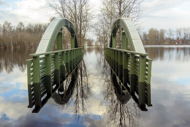 Überflutete Brücke - KNTF00829