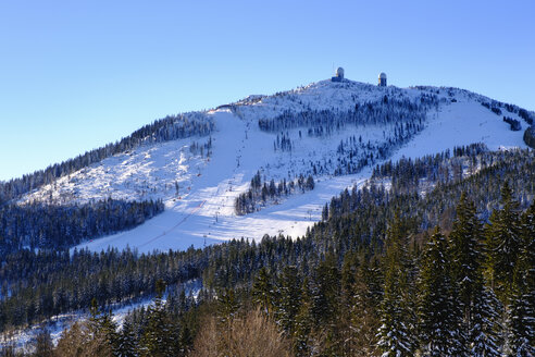 Deutschland, Bayern, Bayerischer Wald im Winter, Skigebiet Großer Arber - SIEF07417