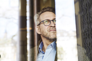 Portrait of businessman looking at distance - FMKF03971