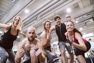 Fit friends having fun in gym - HAPF01599