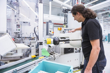 Man with assembly robot in factory - DIGF02232