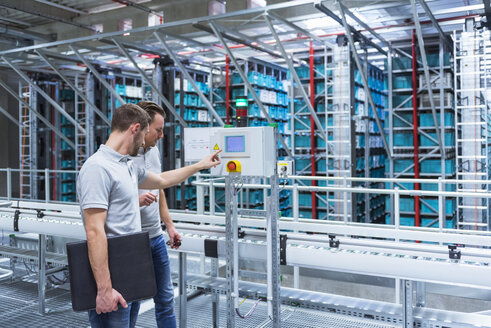 Two men in automatized high rack warehouse - DIGF02333