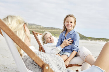 Mother daughter and grandmother spending a day at the beach - SRYF00373