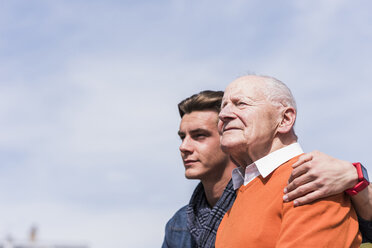 Senior man and adult grandson outdoors - UUF10458