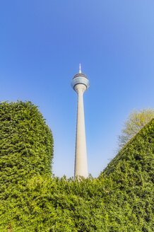 Deutschland, Duesseldorf, Rheinturm - THAF01941