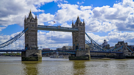 UK, England, London, Blick auf die Tower Bridge und die Themse - HOHF01417