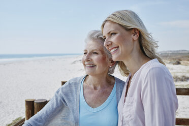 Smiling senior woman with adult daughter on the beach - RORF00756