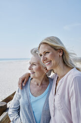 Smiling senior woman with adult daughter on the beach - RORF00757
