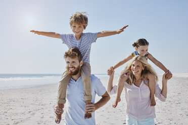 Happy family strolling on the beach - RORF00763