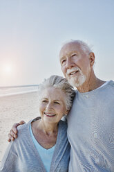 Smiling senior couple on the beach - RORF00777