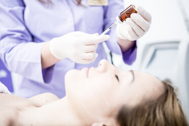 Aesthetic surgery, mesotherapy injection is being prepared - WESTF22925