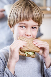 Boy eating a sandwich - WESTF22995