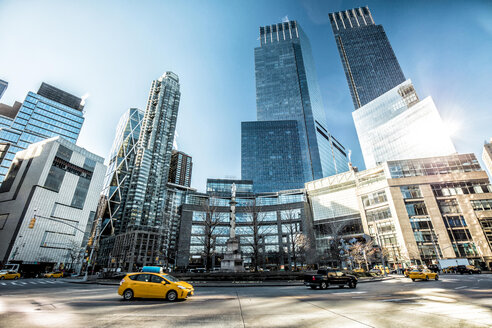 USA, New York City, Verkehr auf der Straße - DAWF00534