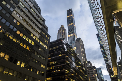 USA, New York City, Wolkenkratzer in der Innenstadt, lizenzfreies Stockfoto