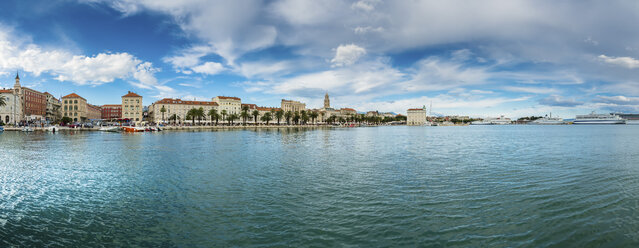 Kroatien, Split, Blick auf die Uferpromenade - AMF05389